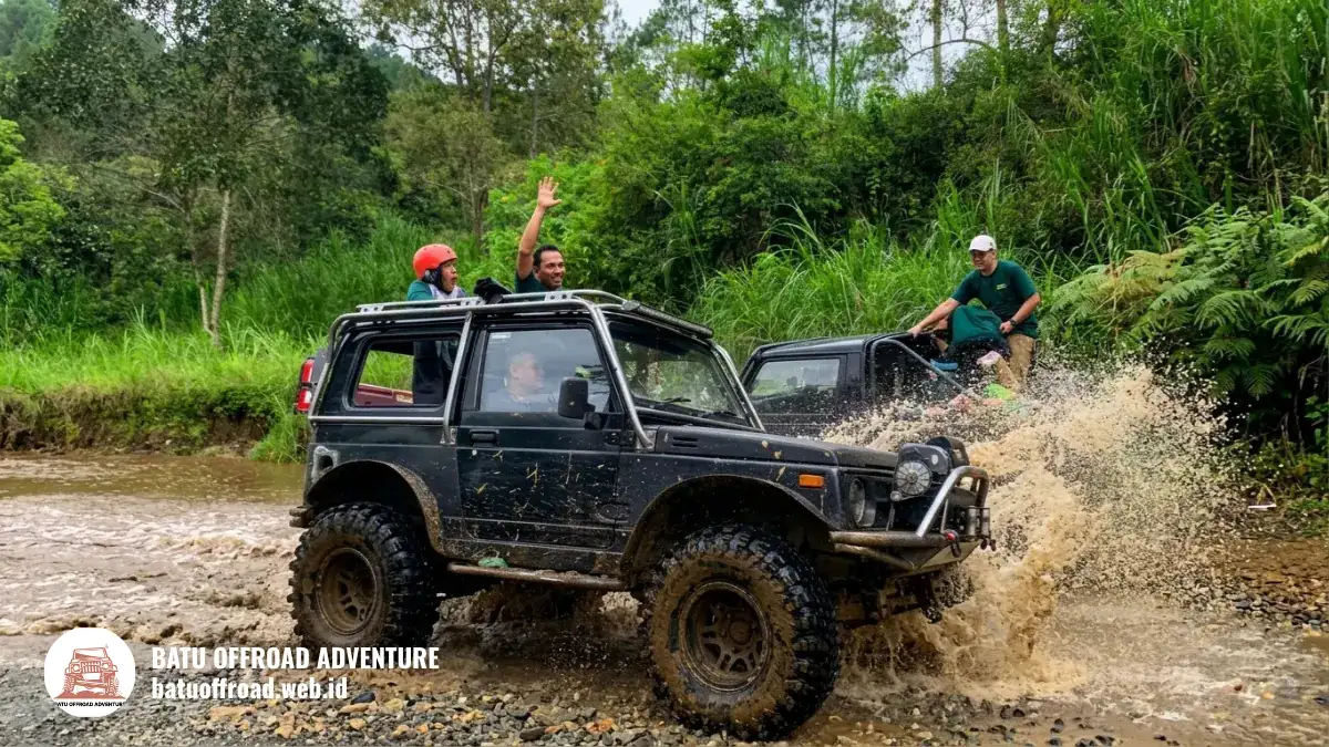 Penumpang melambaikan tangan saat jeep menerjang air